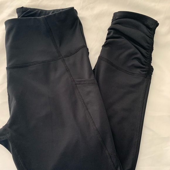 Layer 8 Ruched Crop Leggings - Picture 1 of 3